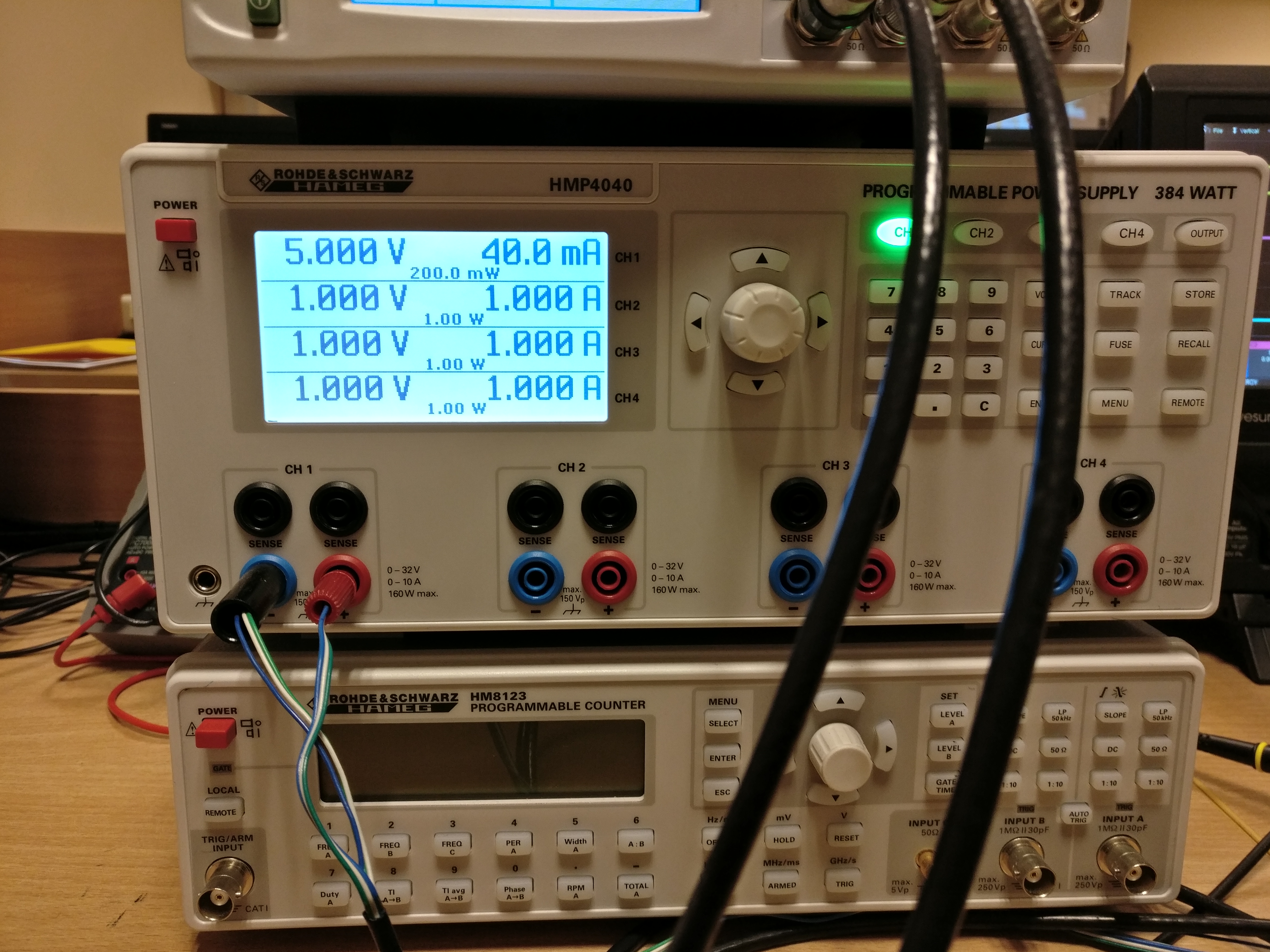 Rohde & Schwarz HMP4040 Power Supply showing 5V at 40mA draw - typical for 74LS27 during switching