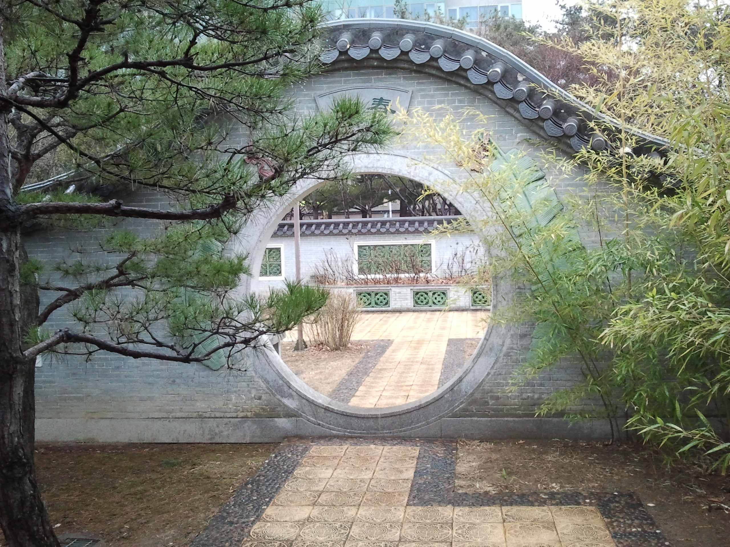 Moongate - circular gate